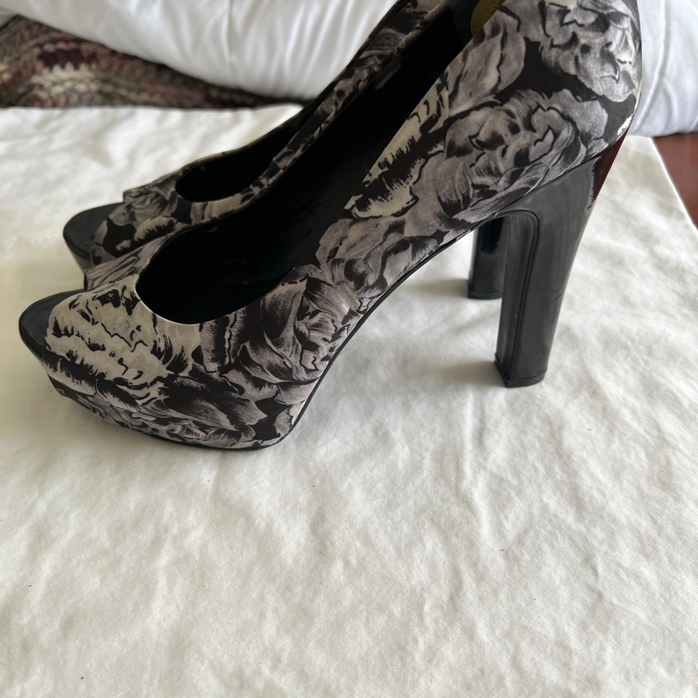 Nine West Black Multi Color Floral Platform Heels… - image 2